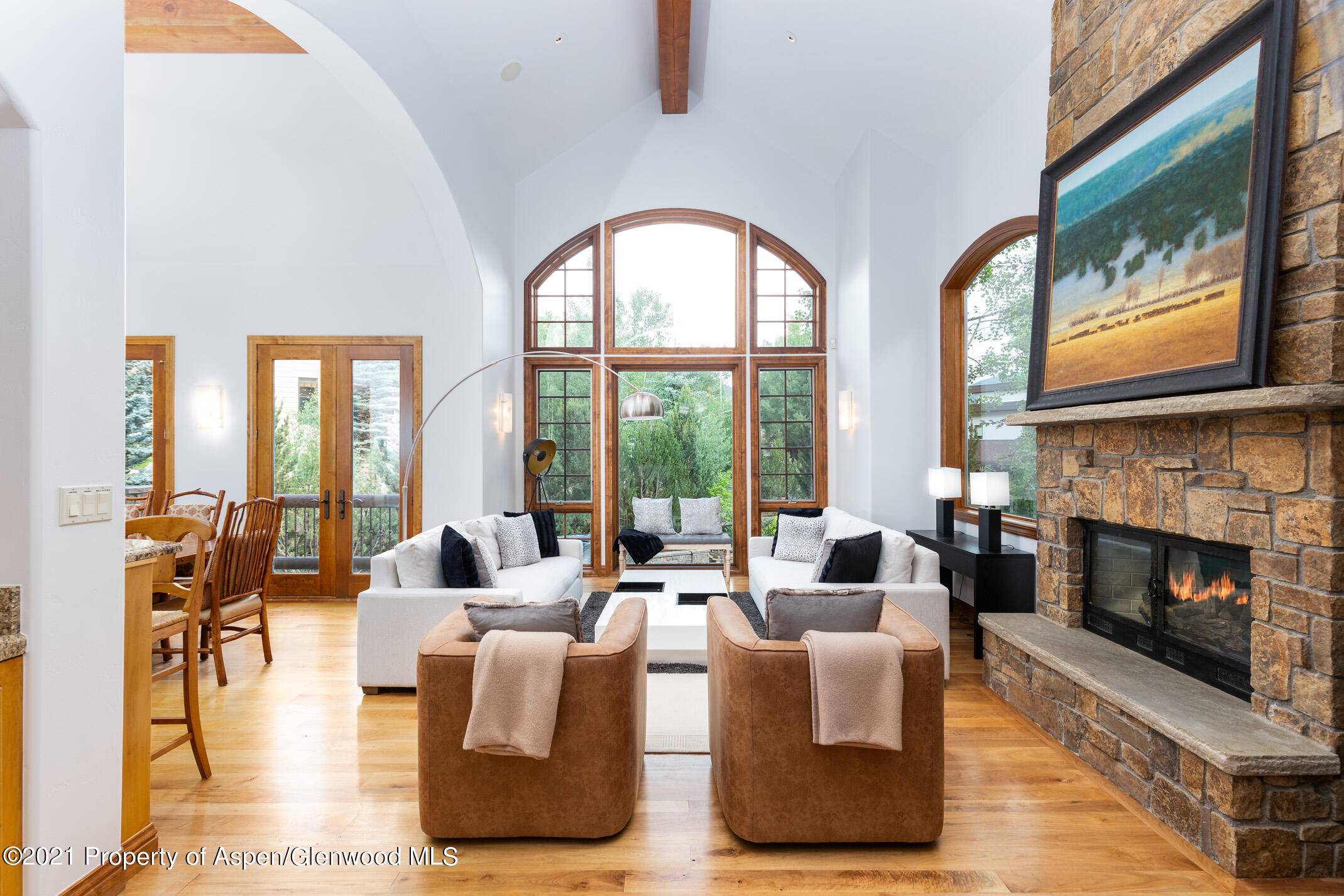 This lovely Mountain Valley home is available for rentals starting December 1st 2021 through February 28th 2022.