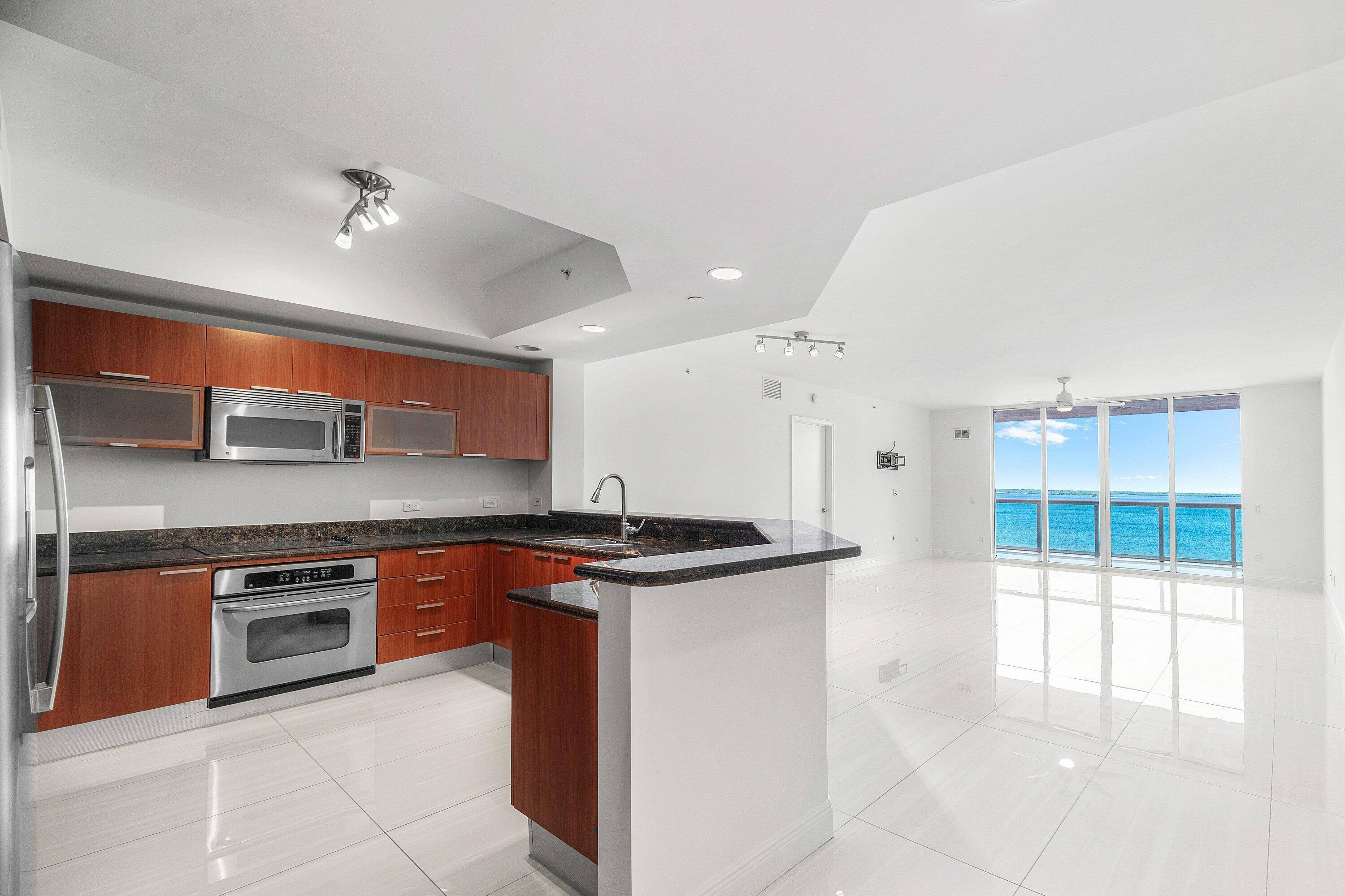 Impeccably maintained 10th floor condo w 2BR, 2.