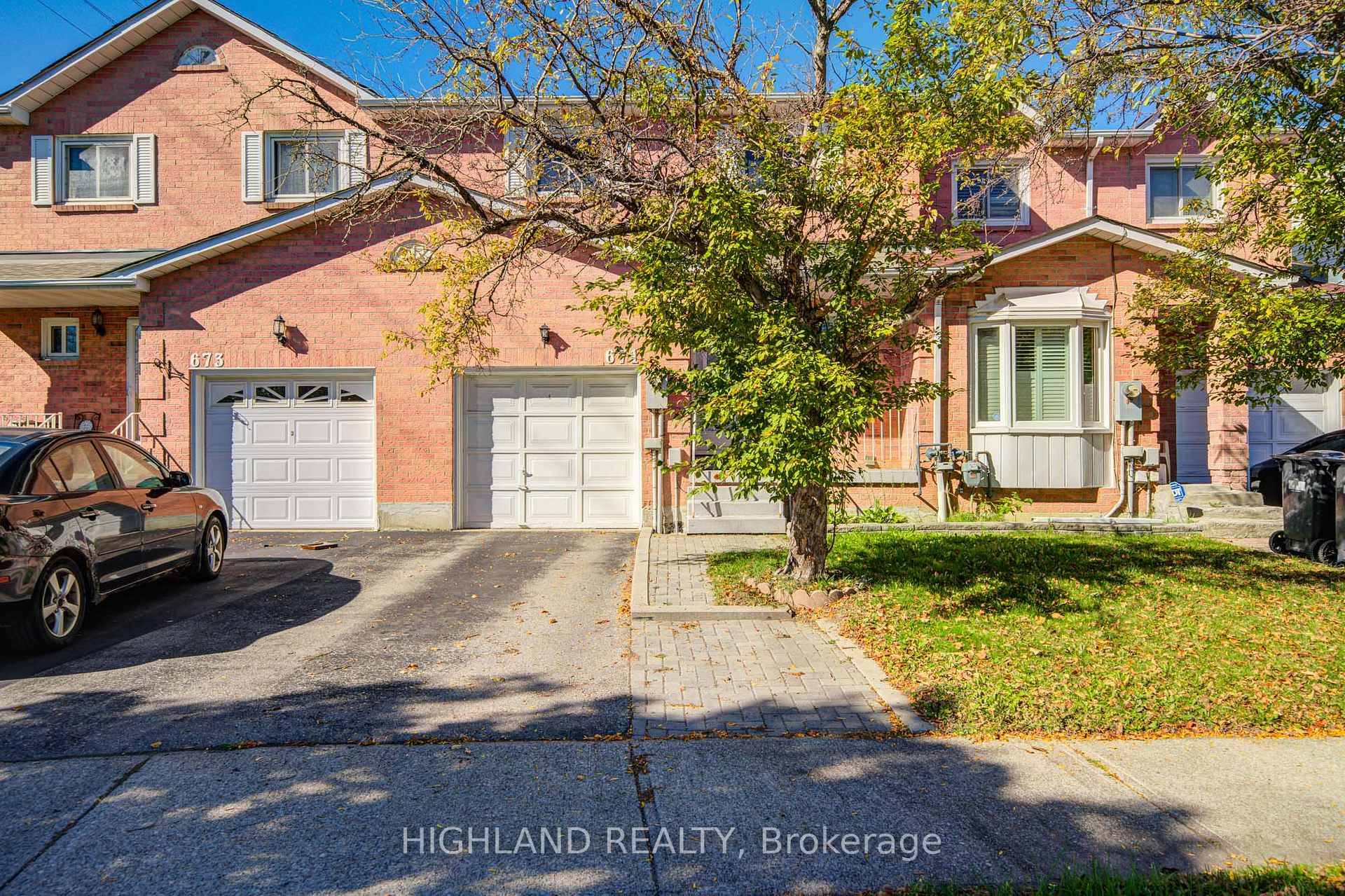 Stunning Freehold Townhouse 3 Bedrooms, 3 Bathrooms amp ; 2 Parking Located In The Most Sought After Area Of Mississauga Eglinton amp ; Mavis.