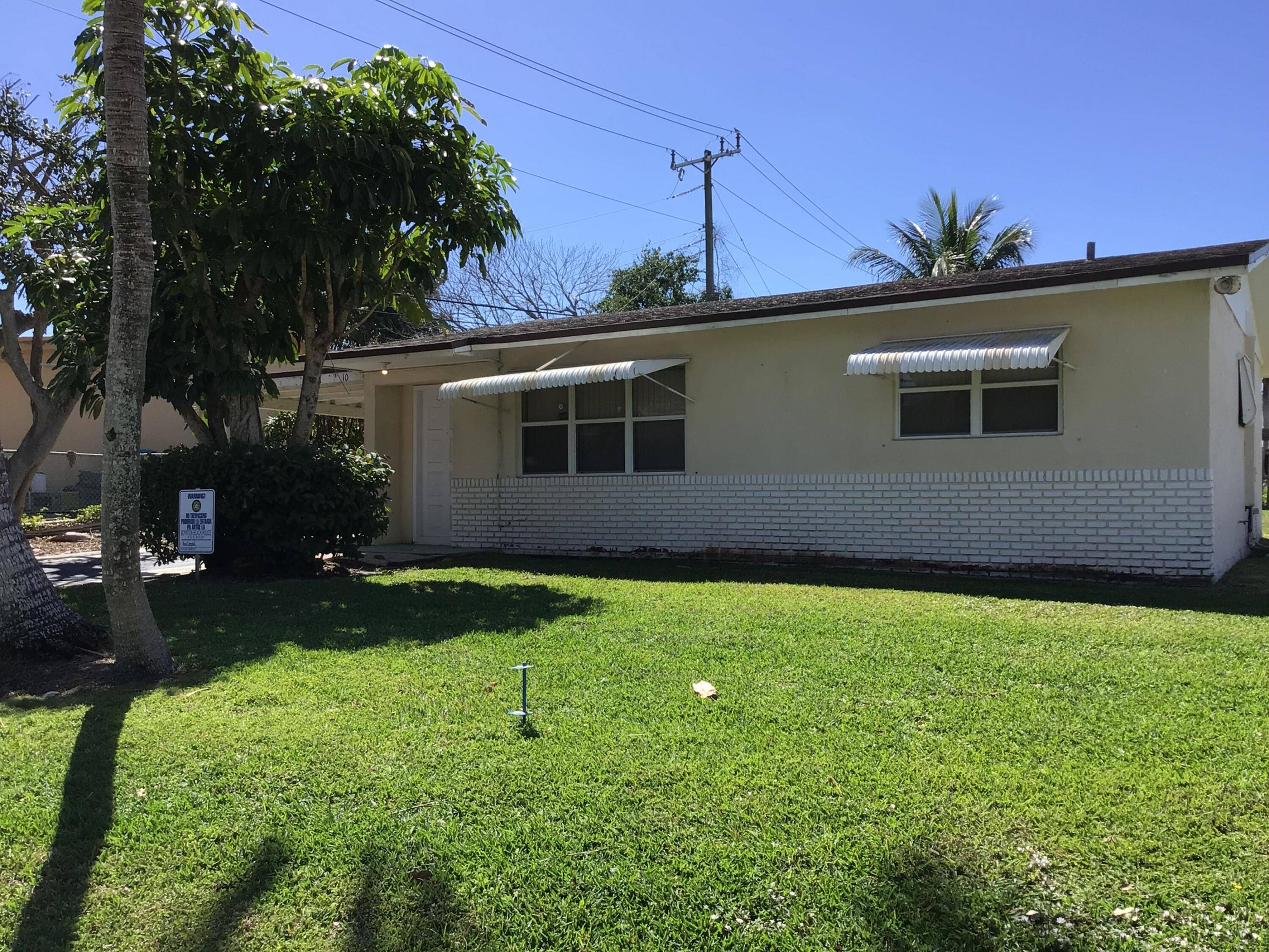 Nice 3 bedroom, 1 bath home with large yard.