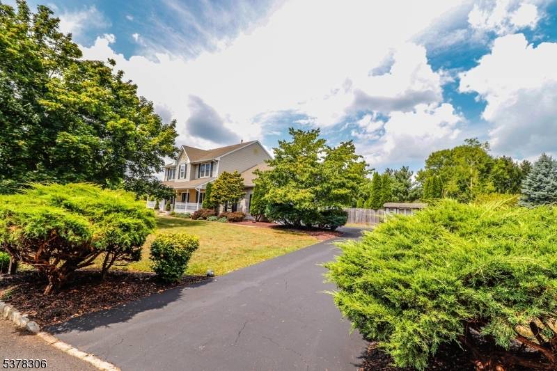 Beautiful Colonial at Wildflower Ridge !