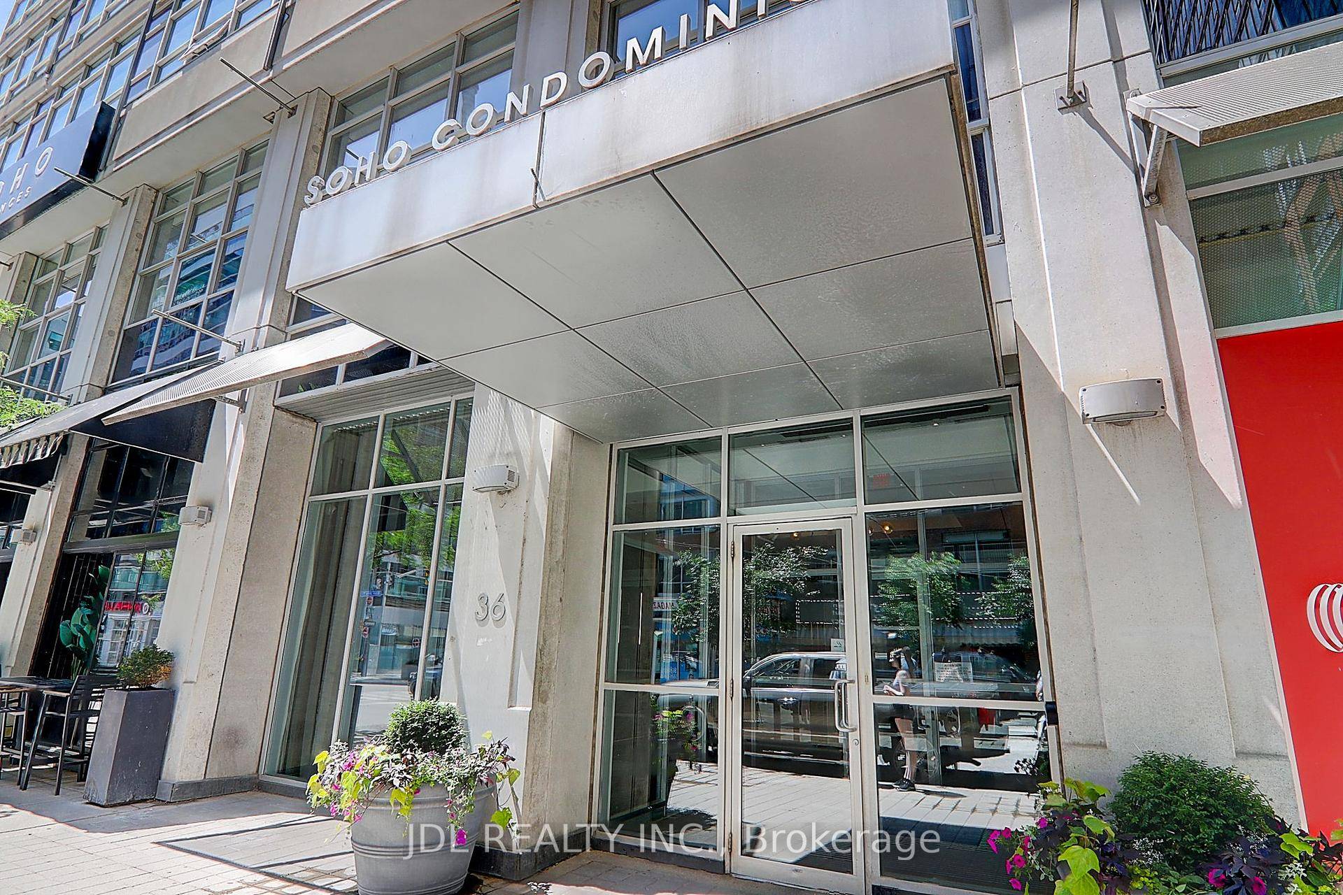 Welcome to The Prestigious Soho Metropolitan Residence !