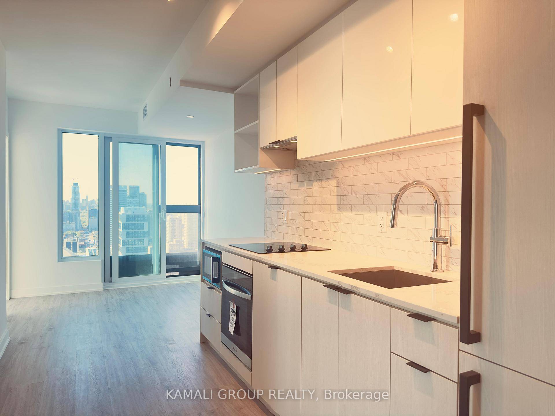 MOVE IN NOW ! 674 Sq ft with High Speed Internet included !