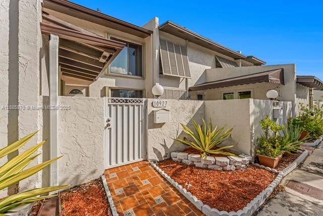 For Sale Charming 3 Bed, 2 Bath Townhouse in Snapper Village, Miami Discover this spacious 3 bedroom, 2 bathroom townhouse in the heart of Snapper Village, located at Sunset amp ...