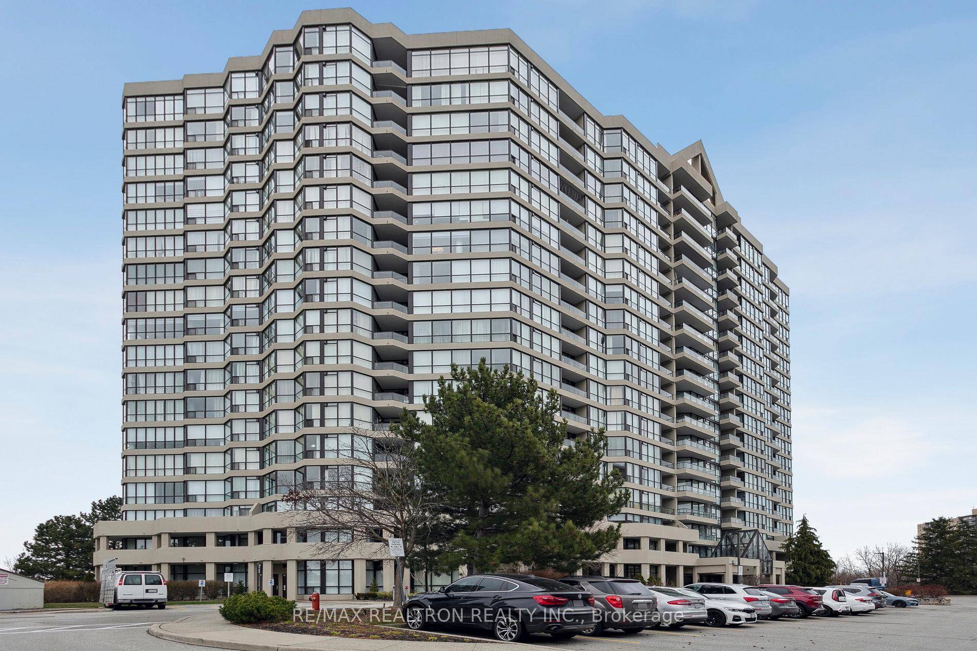 Welcome to this stunning corner unit 2 bed, 2 bath split layout condo in the heart of Etobicoke !