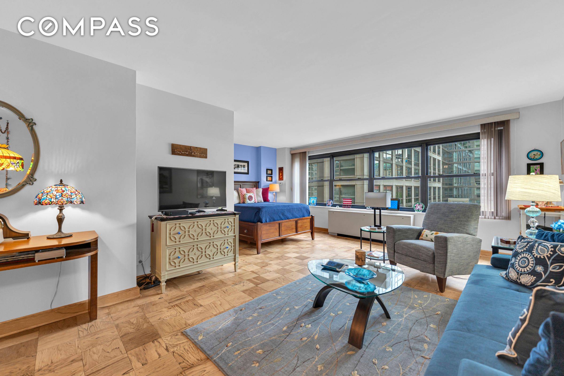 Luxe Studio and your own deeded Parking Spot !
