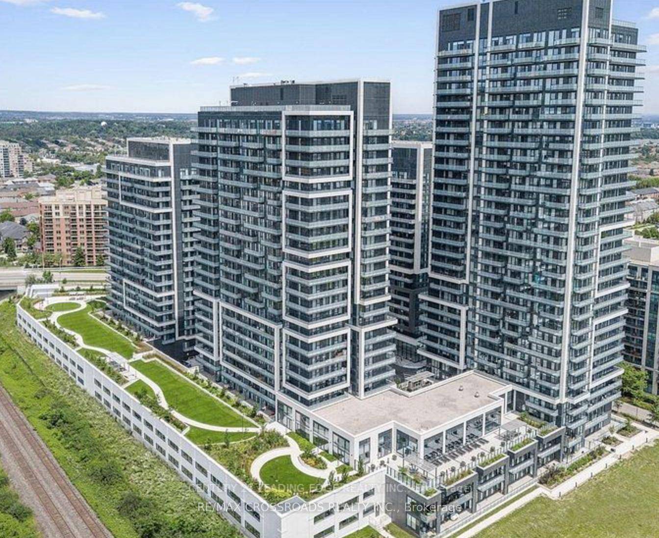 Lovely 1 bedroom plus den unit comes with parking and locker located in one of the most desirable neighbourhoods in Richmond Hill.