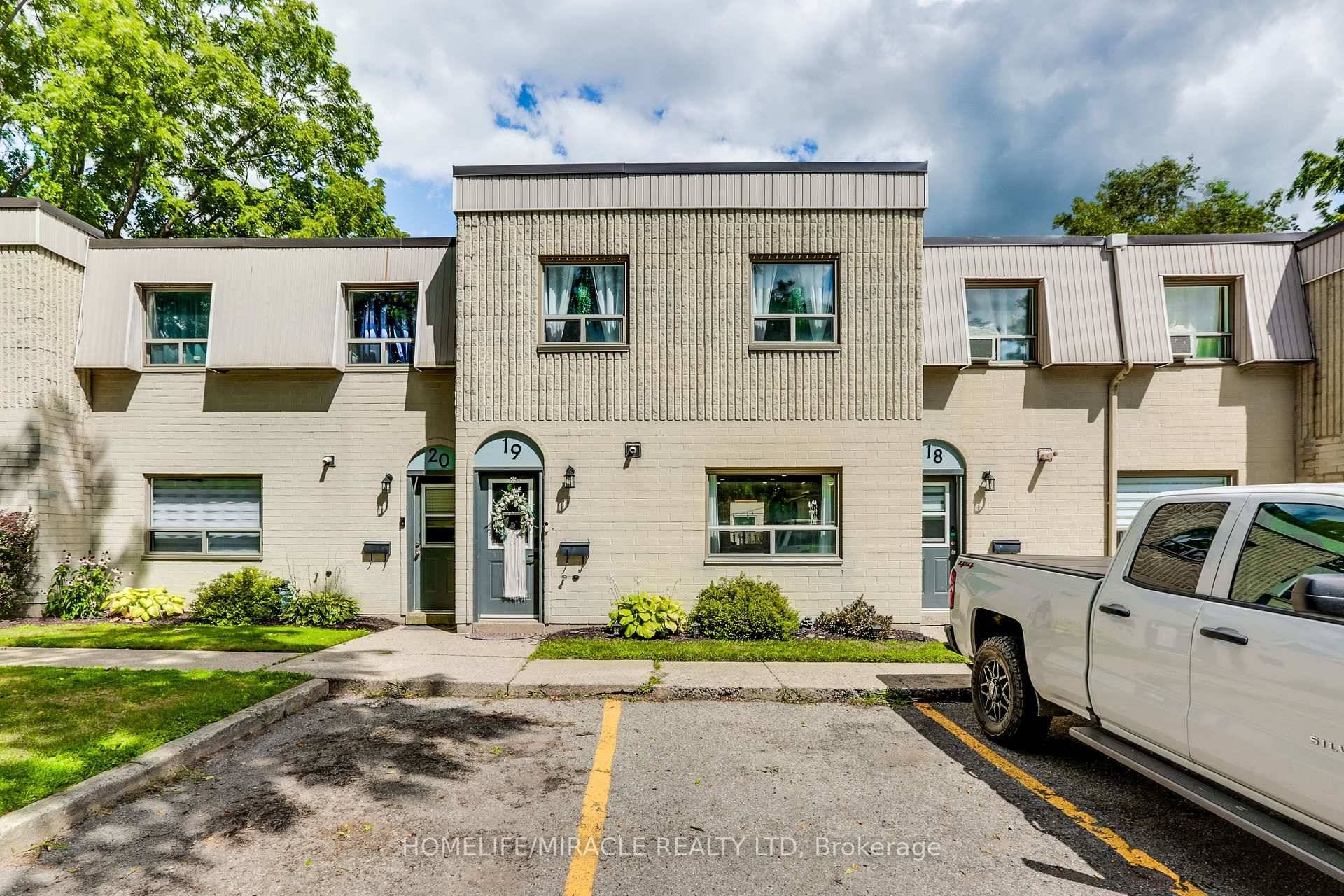 Beautiful Updated 3 Bedroom, 1 1 2 bathroom, 2 story condo townhouse located in Ingersoll.
