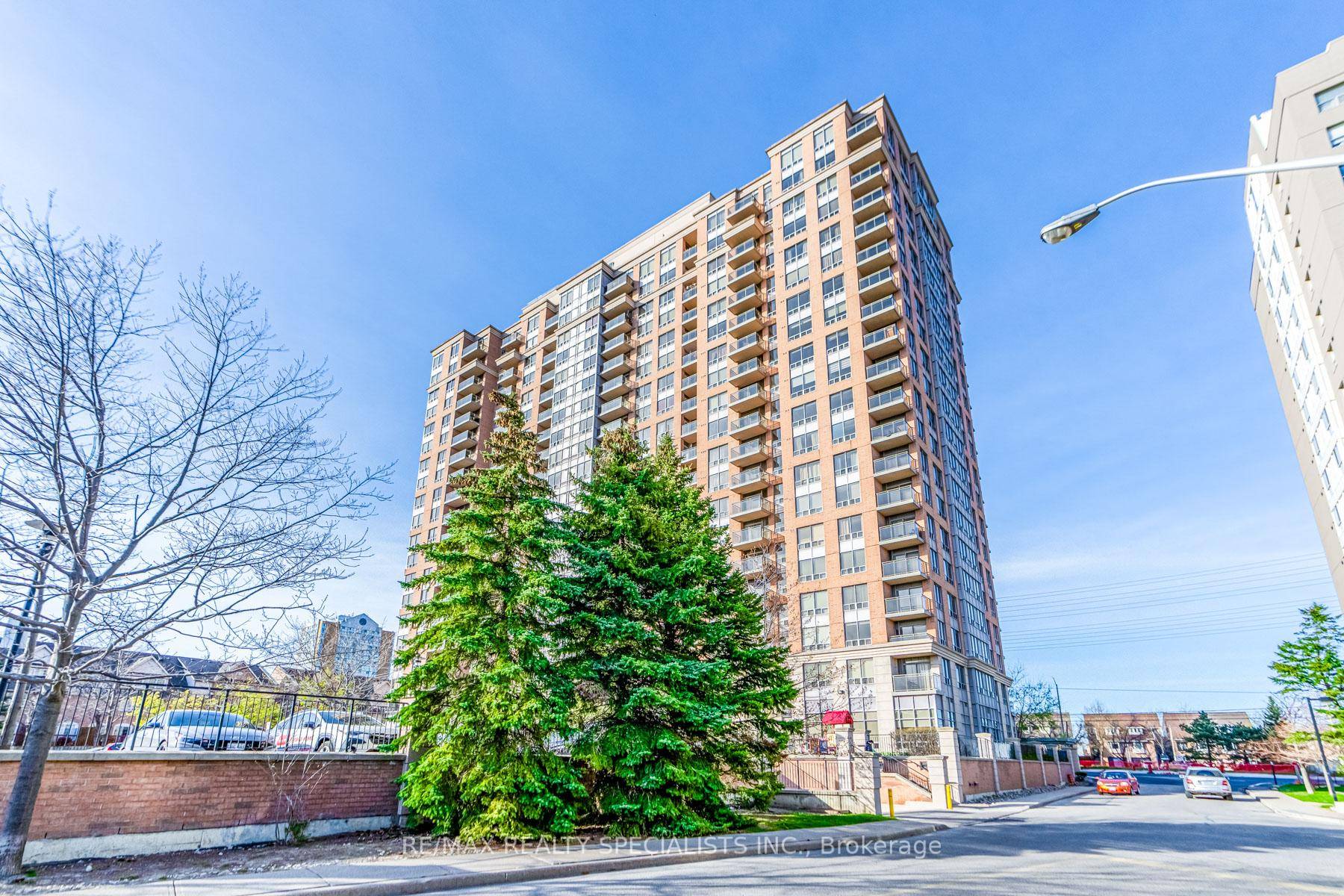 UNOBSTRUCTED GORGEOUS VIEWS !