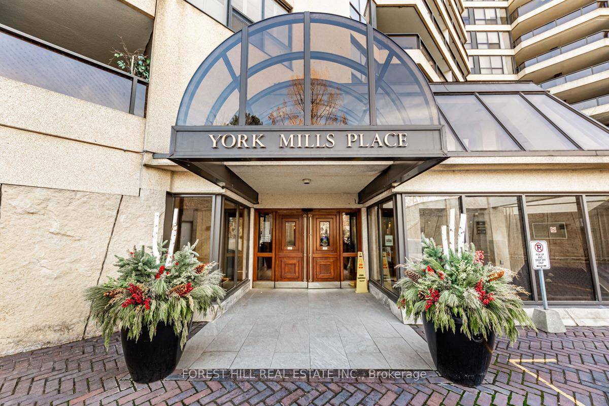 Motivated Seller ! ! The Desirable York Mills Place.