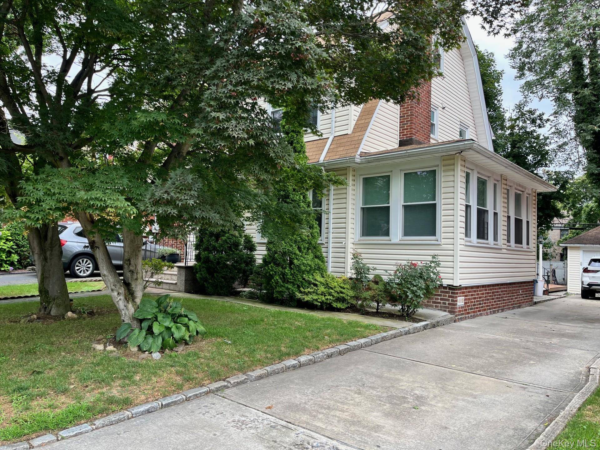 Close to Northern Blvd. Walking Distance to Bus Q12, N20g and LIRR.