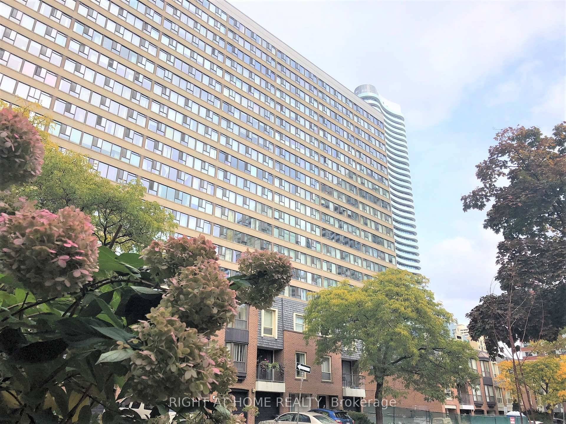 One Of Kind ! ! ! 2 Bdr 2 Solariums Penthouse In The Famous Lexington Condo !