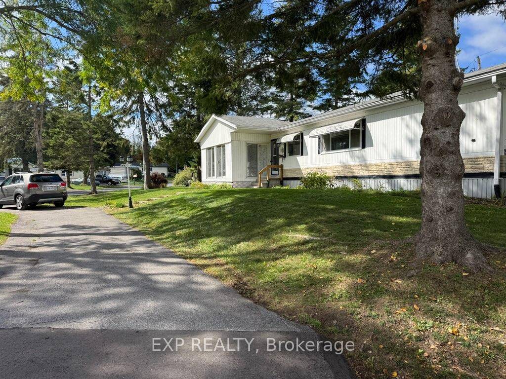 Charming 3 Bedroom, 3 Bath Modular Home Is Perfect For Retirees Or Young Families Seeking Comfort amp ; Affordability.