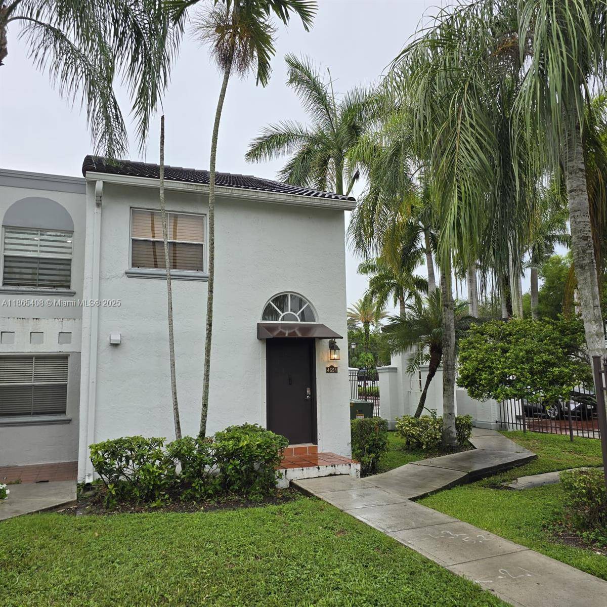Fully furnished beautiful and spacious one bedroom, one bath plus den office unit at The Greens at Doral !
