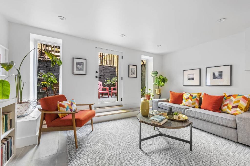 Come home to this cozy Duplex Residence of approximately 950 square feet of living space, PLUS a 200 square foot PRIVATE PATIO.