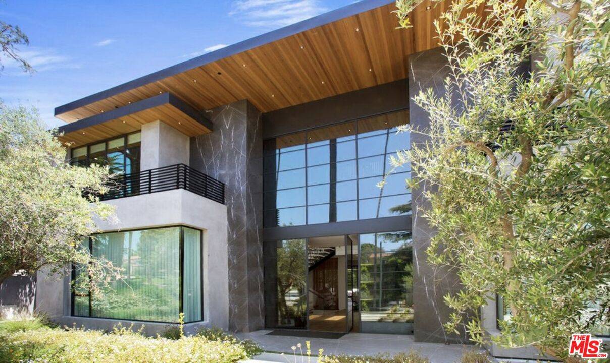 610 Foothill Rd 6BR Beverly Hills Post Office | B.H.P.O. La