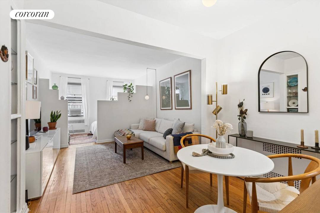Super sized and sun filled studio in prime Brooklyn Heights, offering approximately 550 sq ft of thoughtfully designed space.
