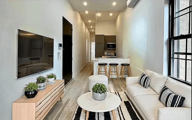 174 Meserole St 3R Williamsburg, Brooklyn Bright, Lofty 3 Bed, 2 Bath Modern Finishes In Unit Laundry Welcome to 174 Meserole St 3R, the historic F.