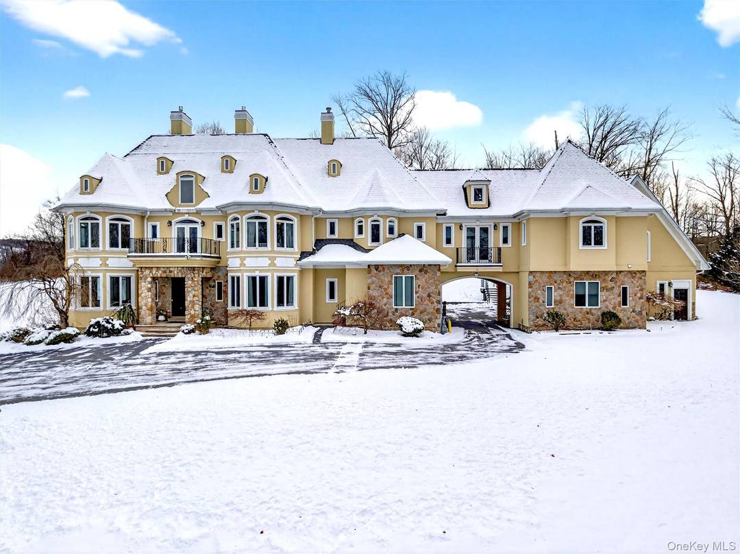 A delight awaits ! Do you need space, privacy, and a prime location with top of the line luxury upgrades ?