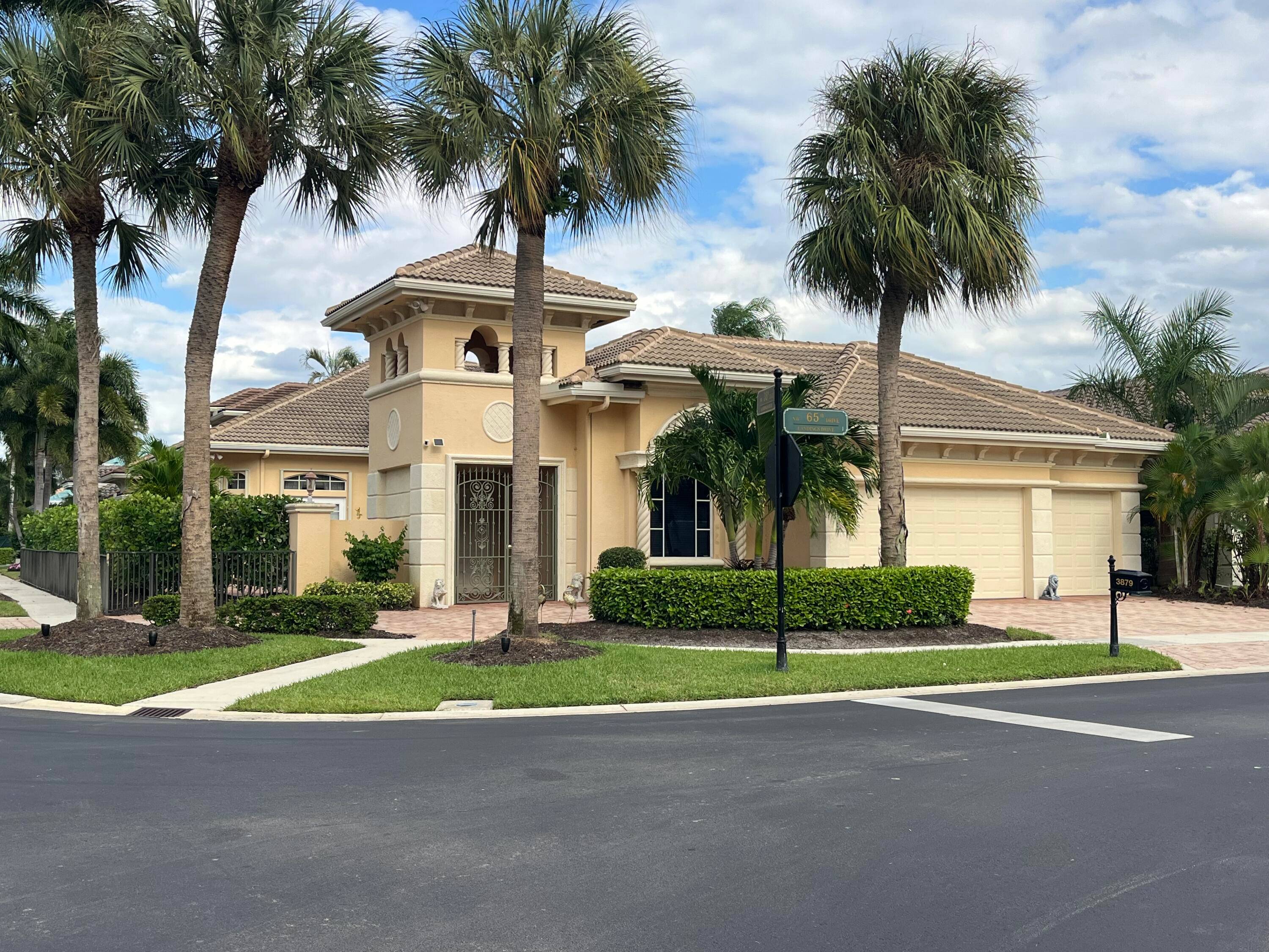 Welcome home to Woodfield Country Club !