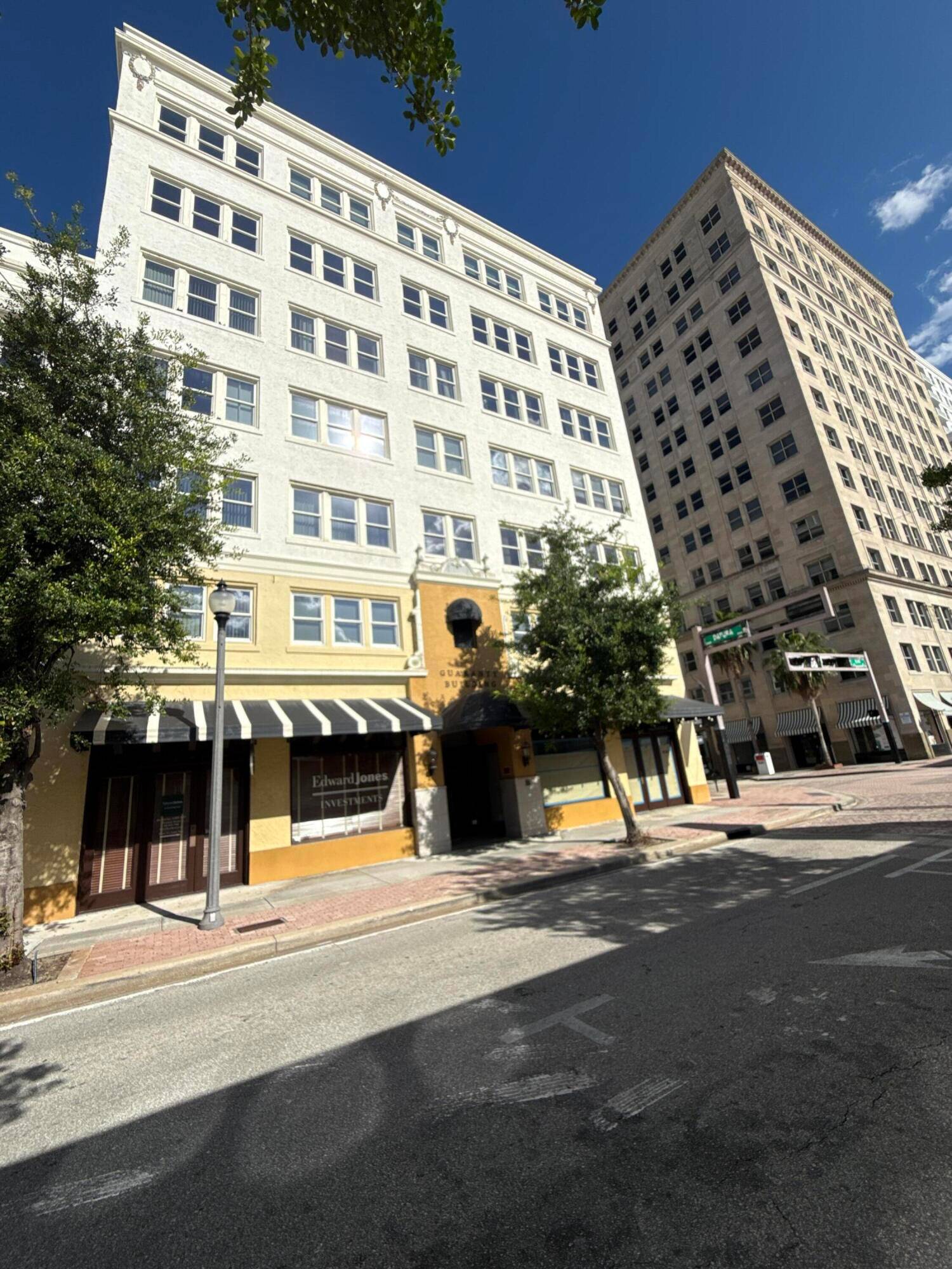 Renovated, kept nice, vacant, turn key suite office opportunity in downtown West Palm Beach !
