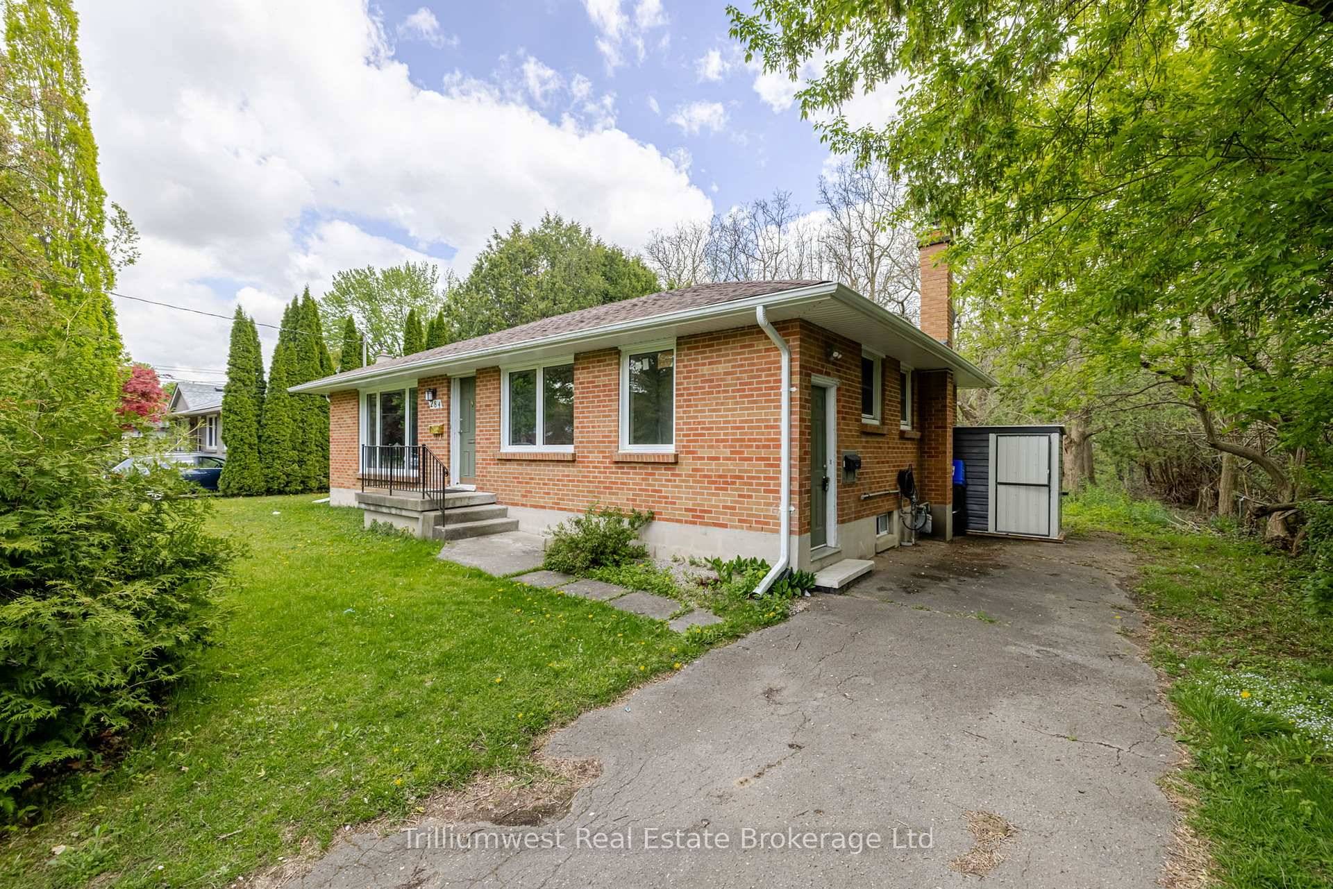 This property is a fabulous home for a female student who wants to live off campus, while staying close to Western, but it also works for a female individual looking ...