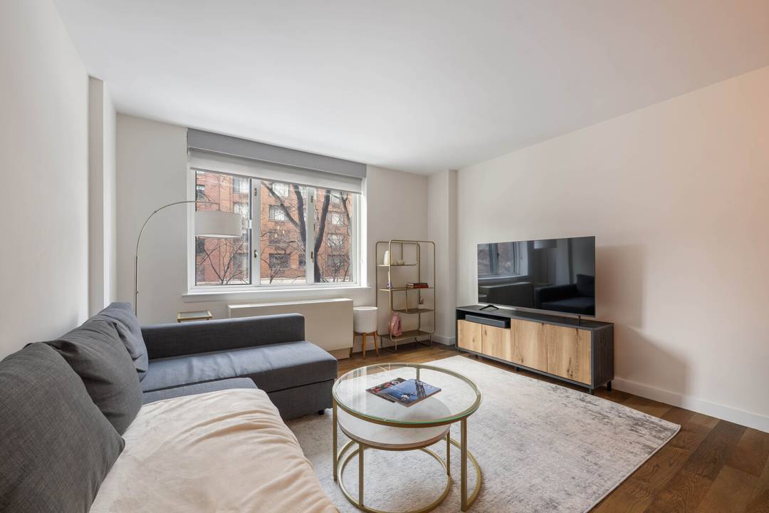 Welcome to Residence 3R, a serene and beautifully updated one bedroom unit located in one of Battery Park City's most sought after full service buildings.