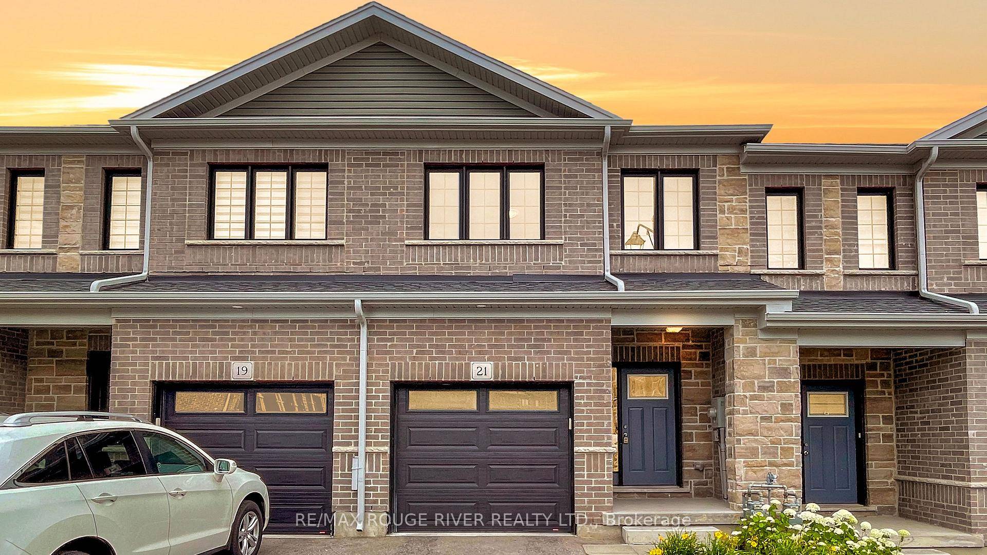 Opportunity Is Knocking For You To Live In A Beautiful Townhome Main Floor Features An Open Concept Floor Plan With Hardwood Floor Throughout Kitchen With Stainless Steel Appliances Incl Built ...