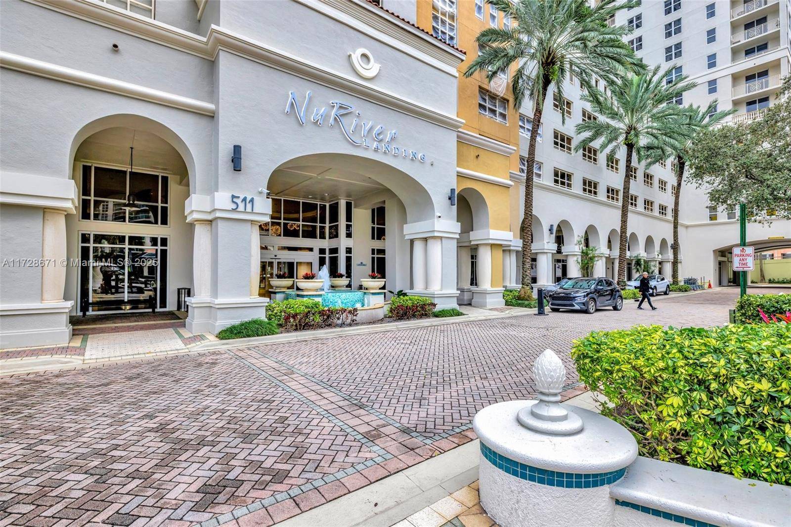 Beautiful 3 bedroom and 2 bath unit with new furniture in downtown Fort Lauderdale with river and city views !