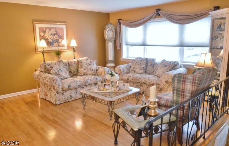 Beautifully maintained 4 bedroom, 2.