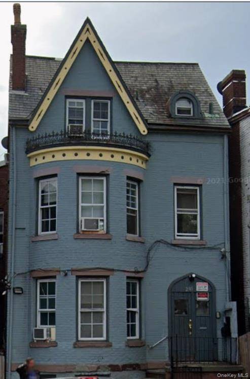 The Fixer Upper you've been looking for, lots of upside, value add potential with this one.