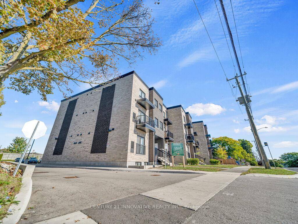 Welcome to 6VIC Condos ! Experience modern living at its finest in this beautiful stacked condo townhome located in one of Kitchener's most desirable neighborhoods, just minutes from the vibrant ...