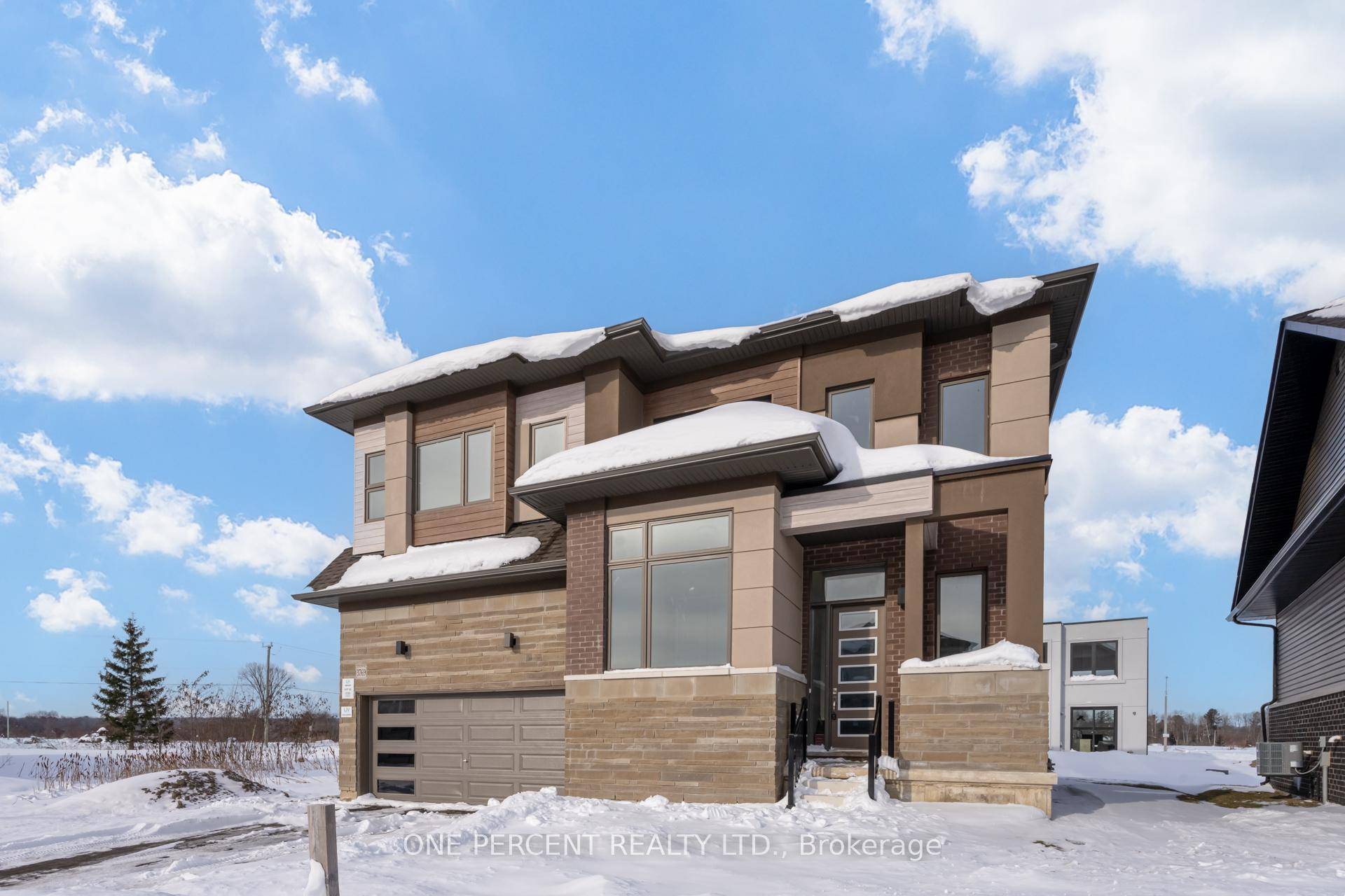 Welcome to 3769 Sunbank Crescent !