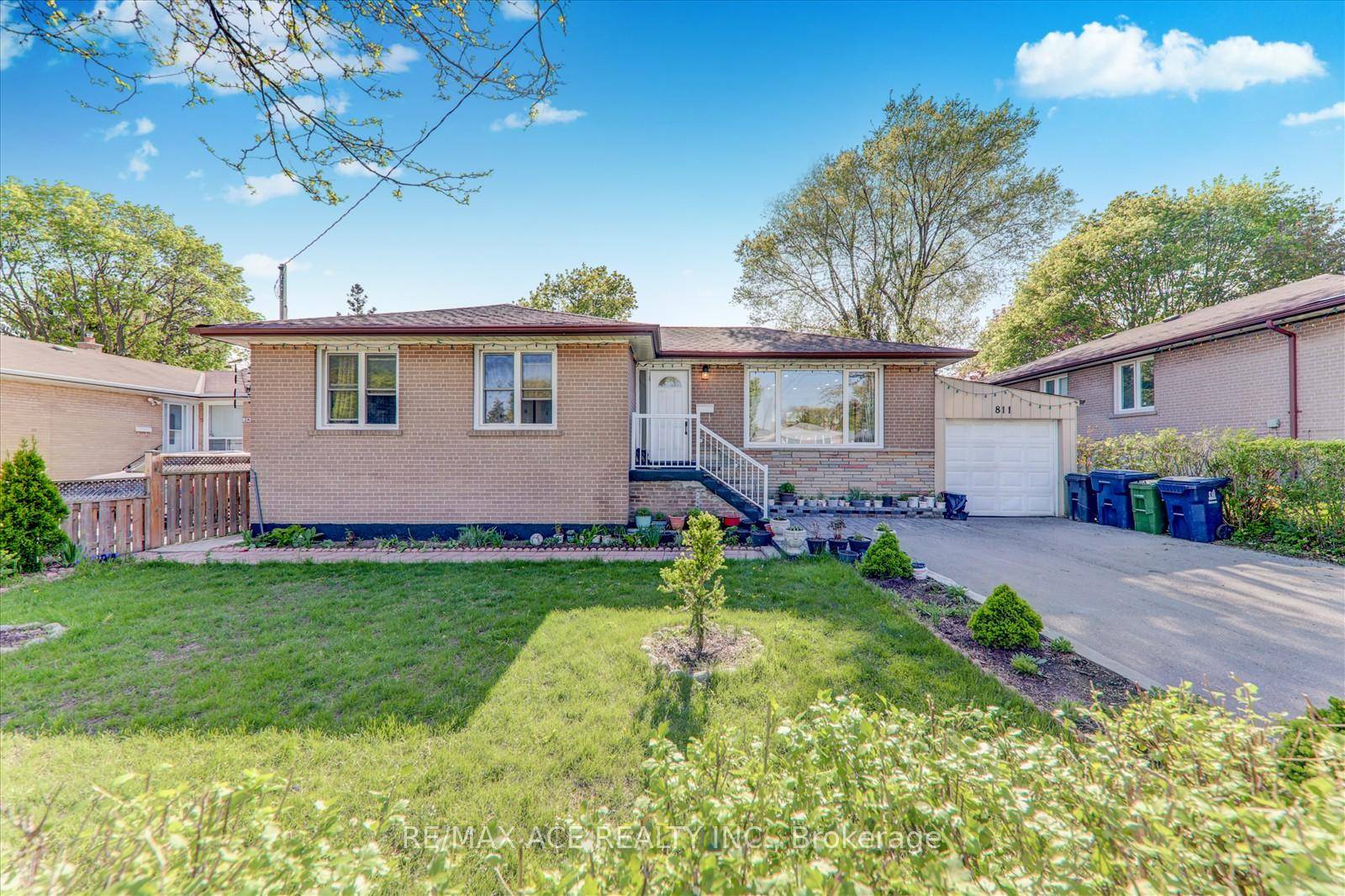 Spacious and Well Maintained home in a desriable Scarborough Neighbourhood.