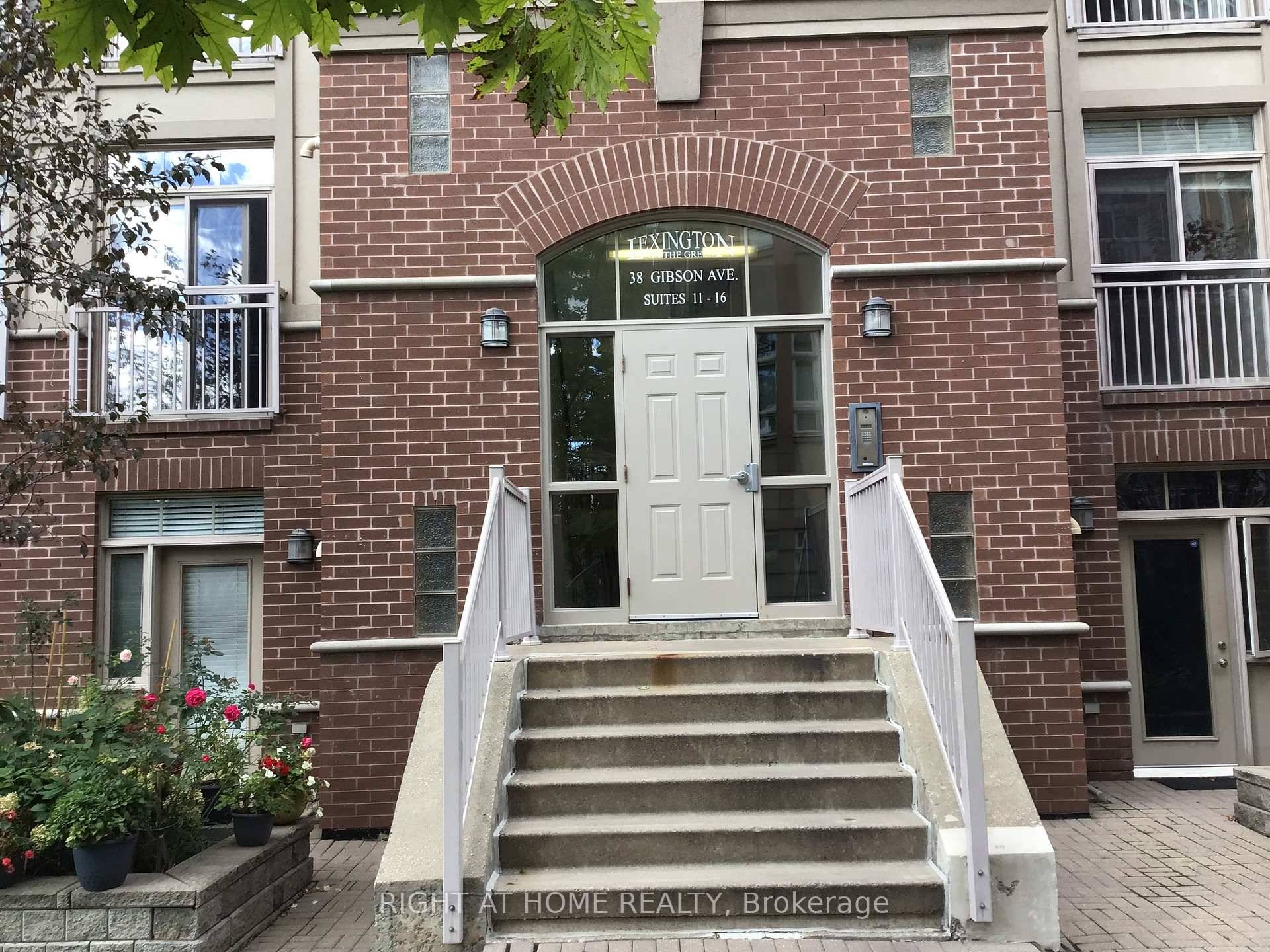 Lexington on the Green. This renovated 2 bedroom, 2 Bath suite is over 900 sq ft of living space and is available immediately.