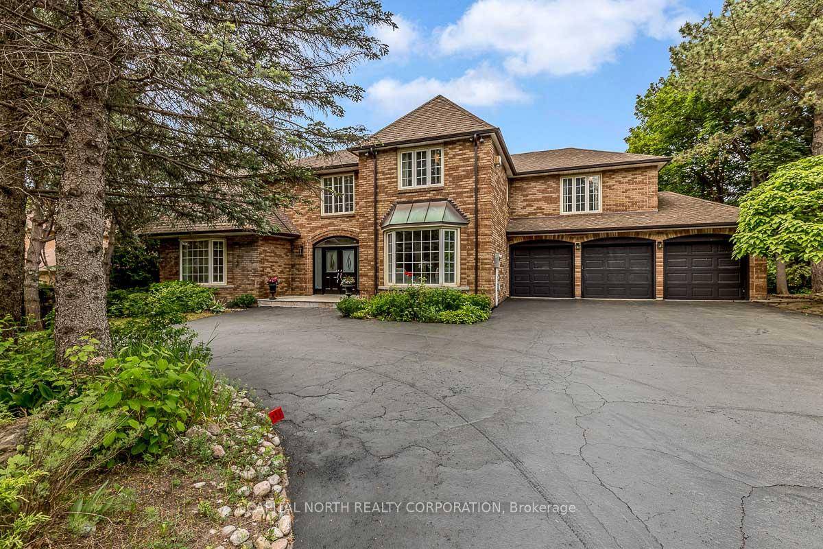 Executive 2 Storey 5 1 Bedroom Home W Walk Out Lower Level on Family Friendly Crt in Bayview Glen.