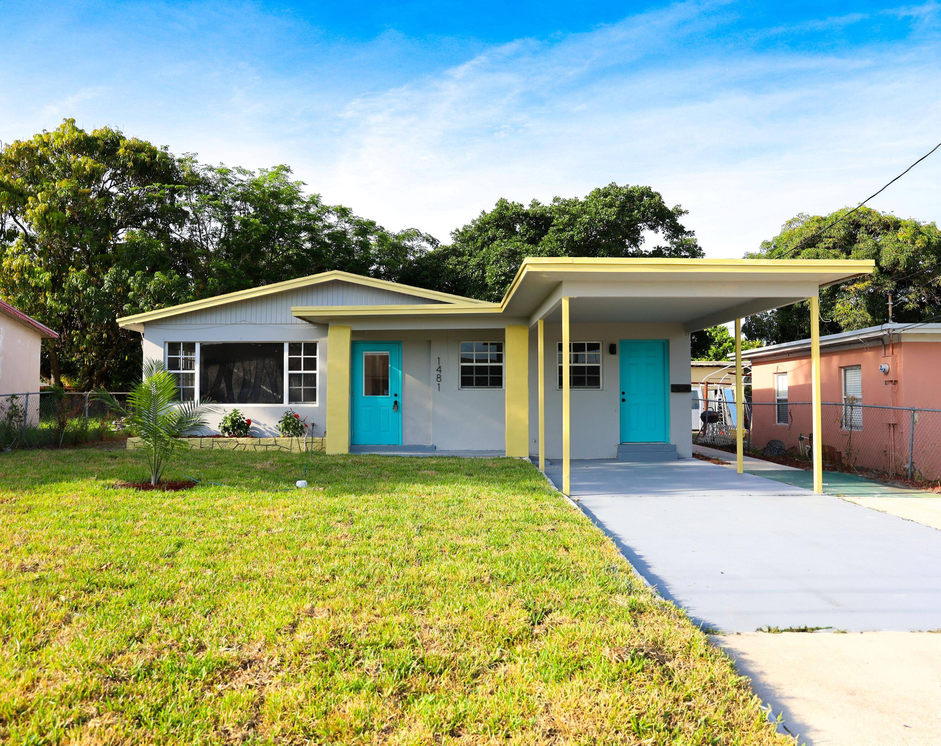 Minutes from Beautiful beaches !