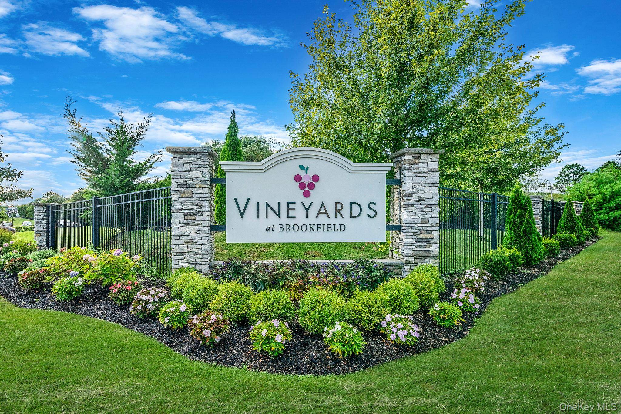 Beautiful Townhouse, Gated 55 Community in the Vineyards at Brookfield, 1st Floor Features, Cathedral Ceilings Eat In Kitchen with Quartz Countertops, Kitchen Island, Stainless Steel Frigidaire Professional Appliances, Dinning Room, ...