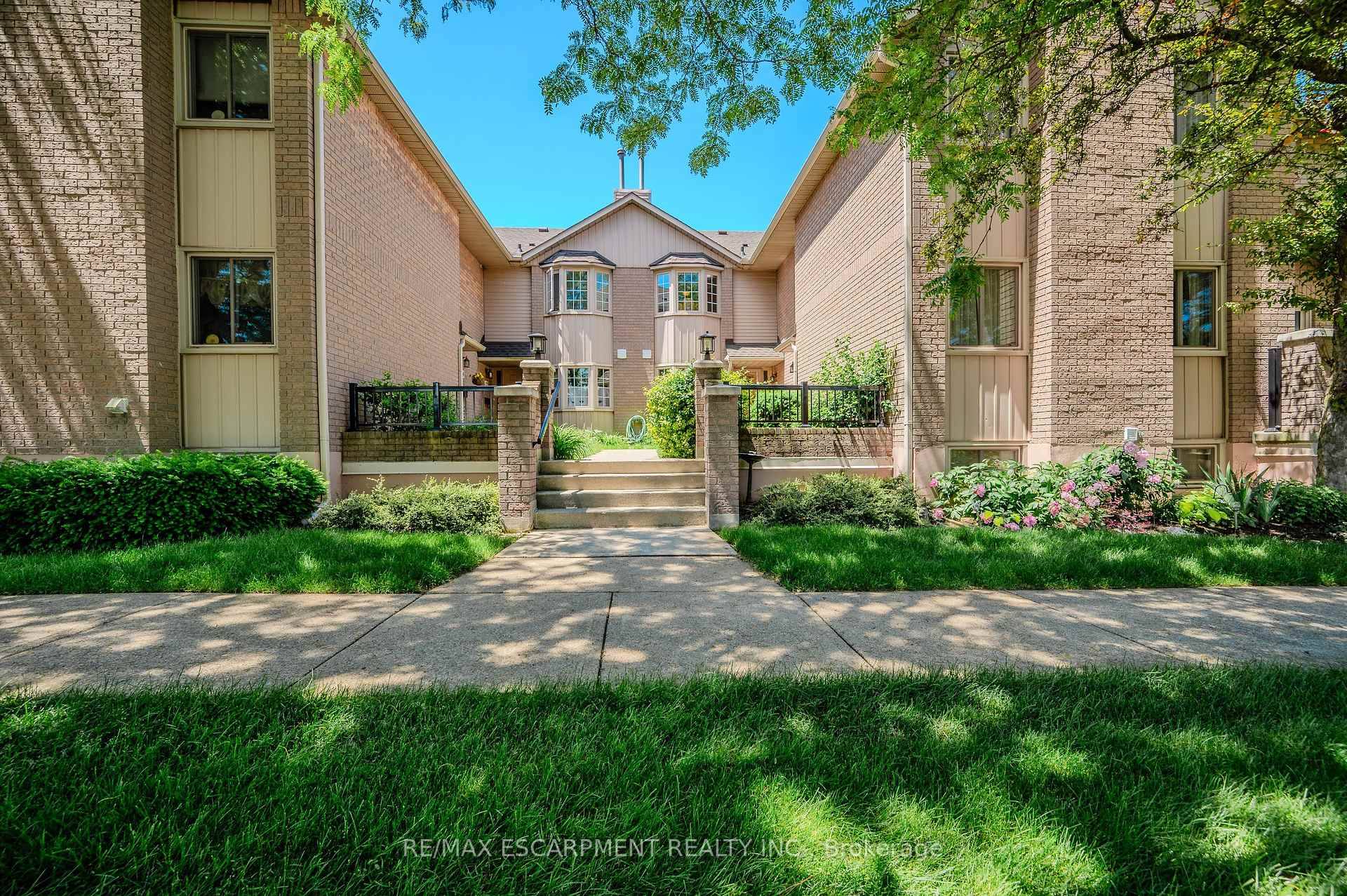 Beautifully renovated 2 storey unit in West Mountain Town.