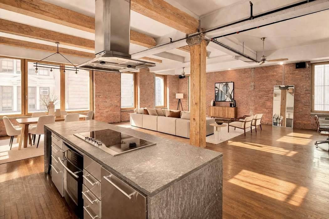 Showings are permitted Wednesday through Friday, 10 00 AM to 4 00 PM.