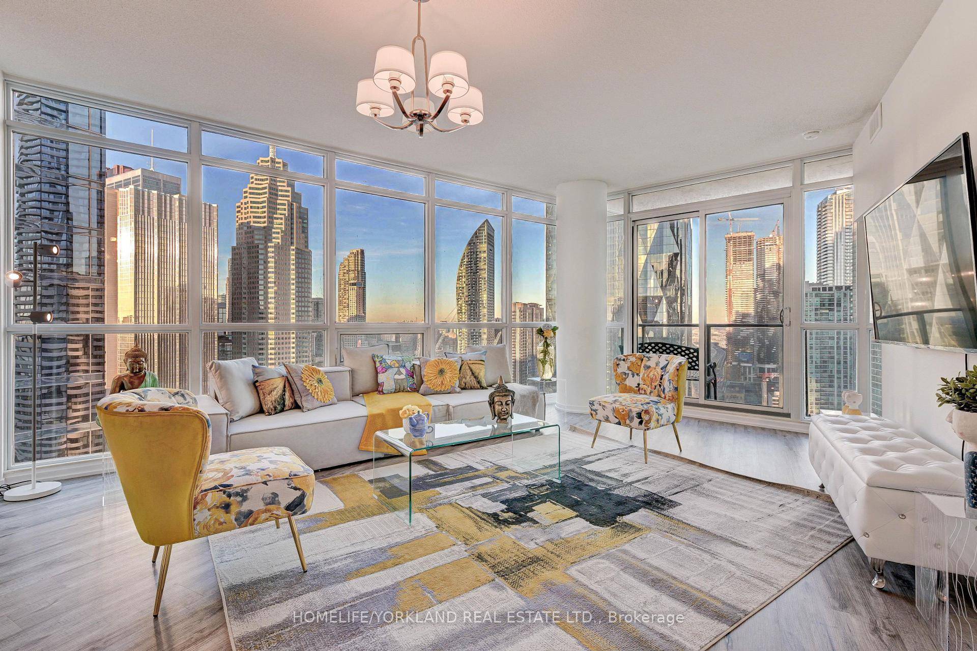 Luxurious Fully Furnished Modern 2Bd Corner Unit W City Skyline amp ; Lake Views !