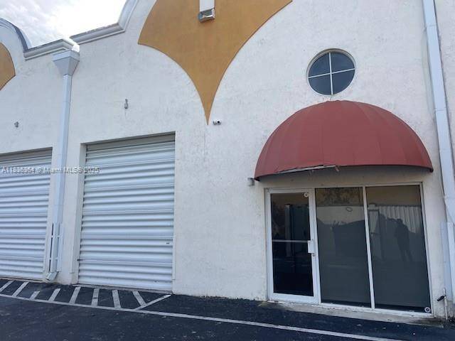 Best location across from Tamiami Airport, 18 foot high concrete ceiling, water and garbage are included in the monthly payment of the association, small office and large mezzanine approximately 550 ...