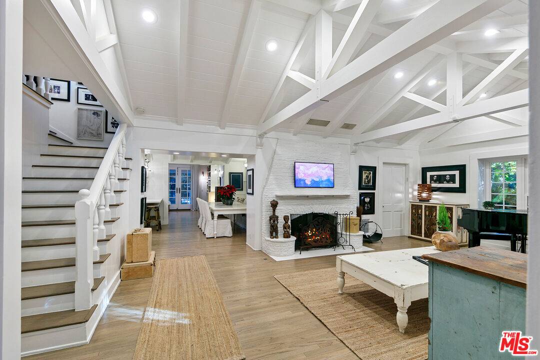 1762 Nichols Canyon Rd 3BR Hollywood Hills East La