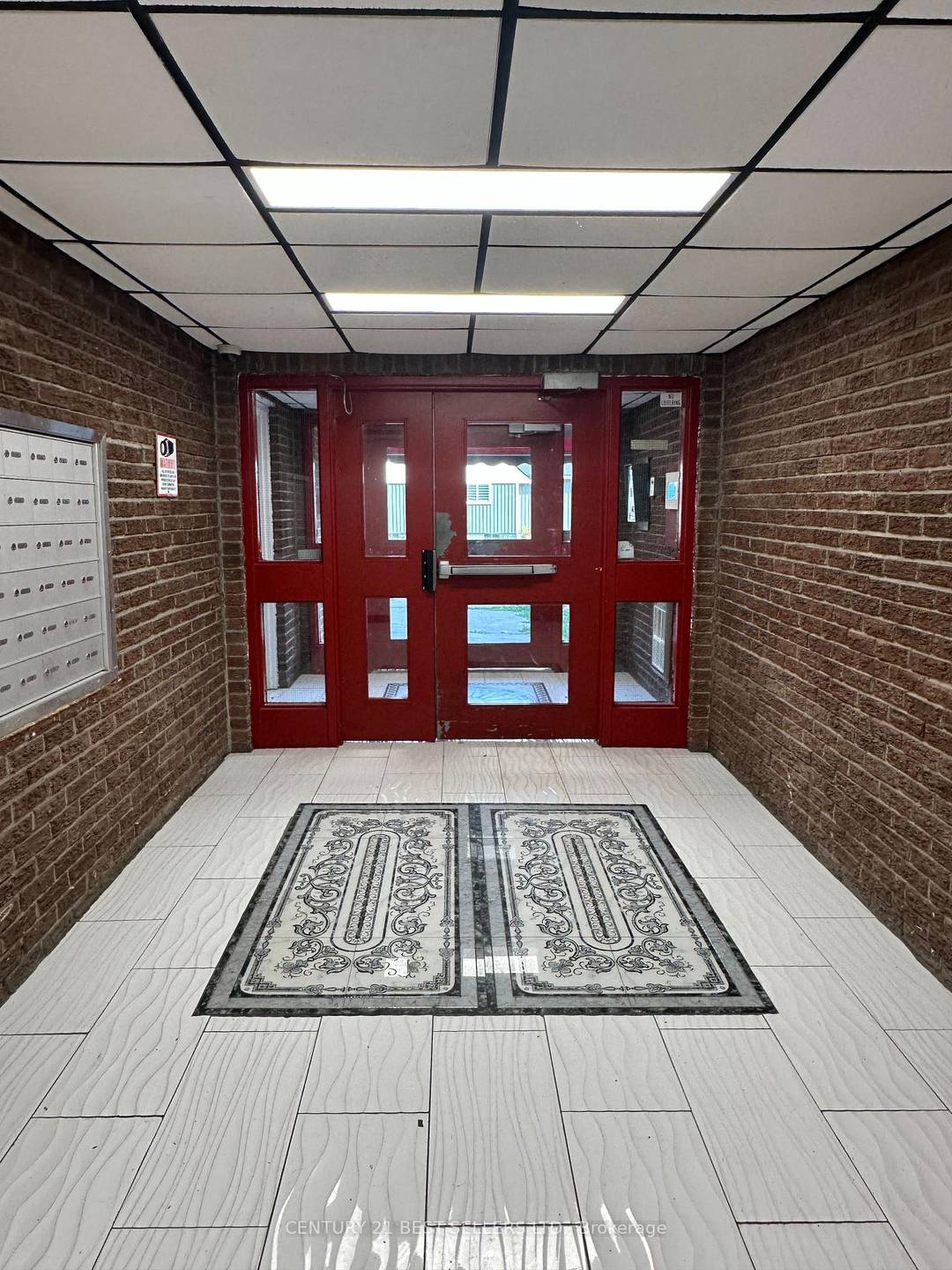 A rare opportunity to acquire a well maintained, income producing 35 unit apartment building in one of Brockville's most desirable neighbourhoods just northeast of the historic downtown and minutes from ...