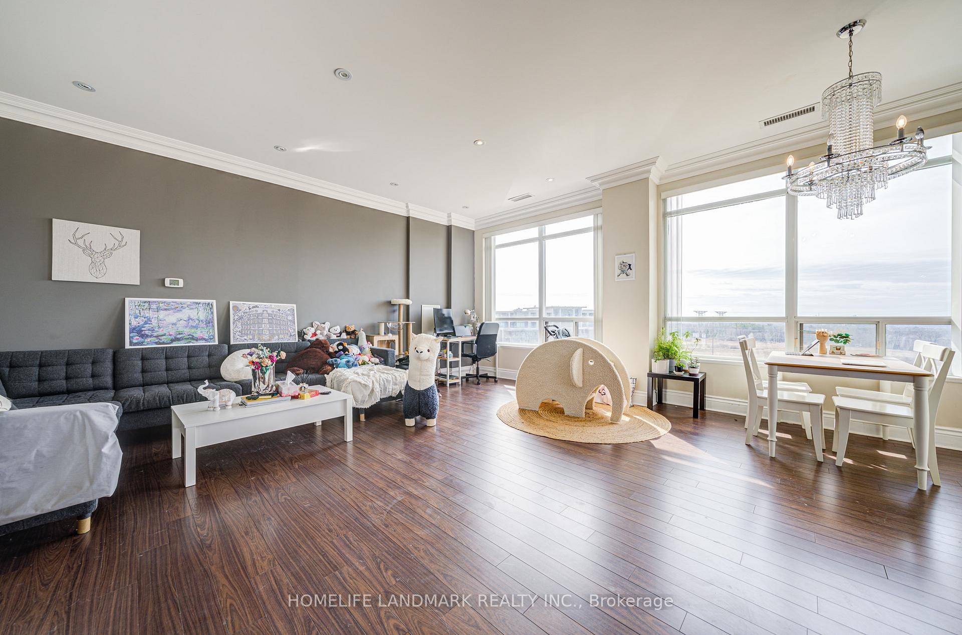 Experience luxury living in this stunning 2 bedroom, 2 bathroom corner penthouse unit at Parkview Tower, located in the heart of Markham's core area !
