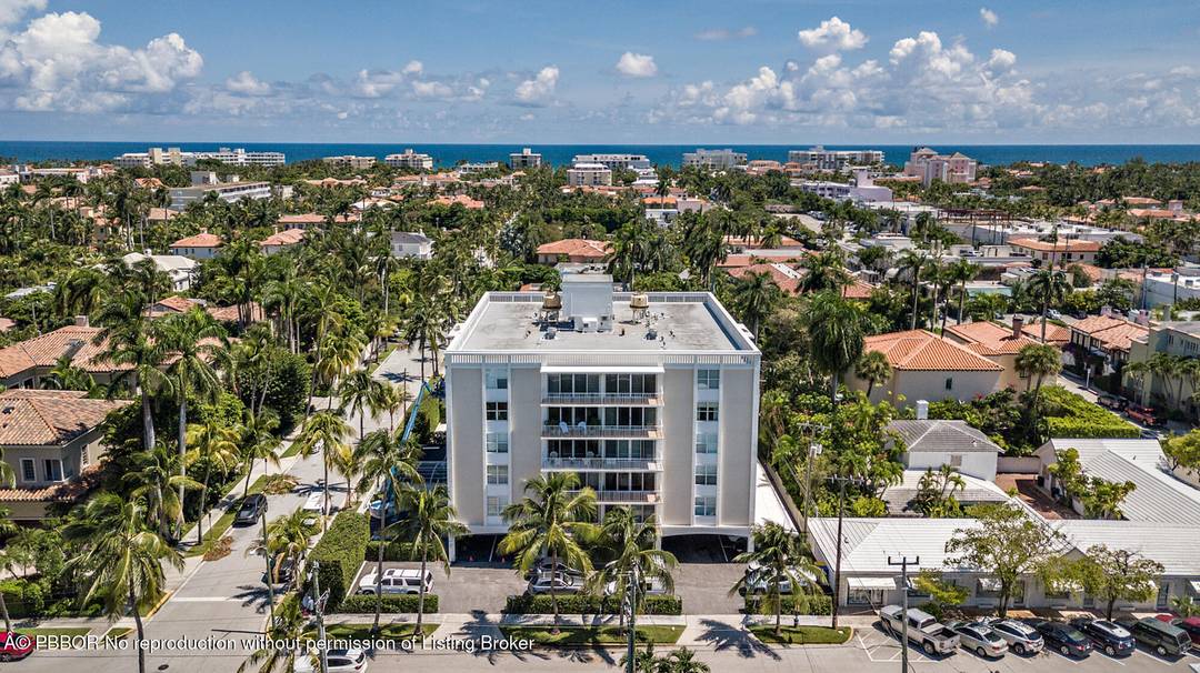 Experience Island House, reimagined a chic, fully renovated 2BR 2BA residence where contemporary design meets effortless Palm Beach living.