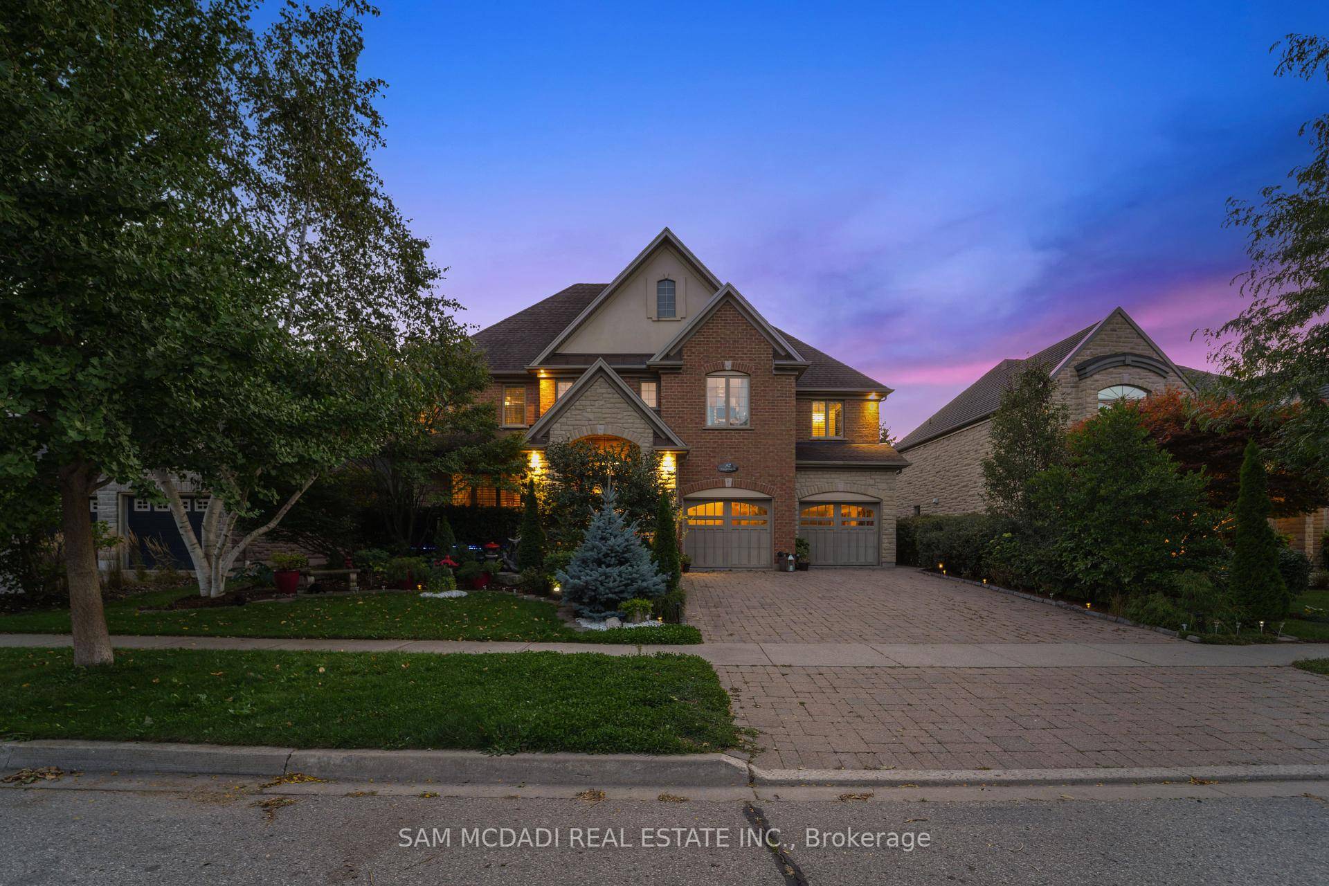 Welcome to 32 Pennsylvania Crescent, offering over 5, 300 SF of total living space with 4 bedrooms and 4 bathrooms.