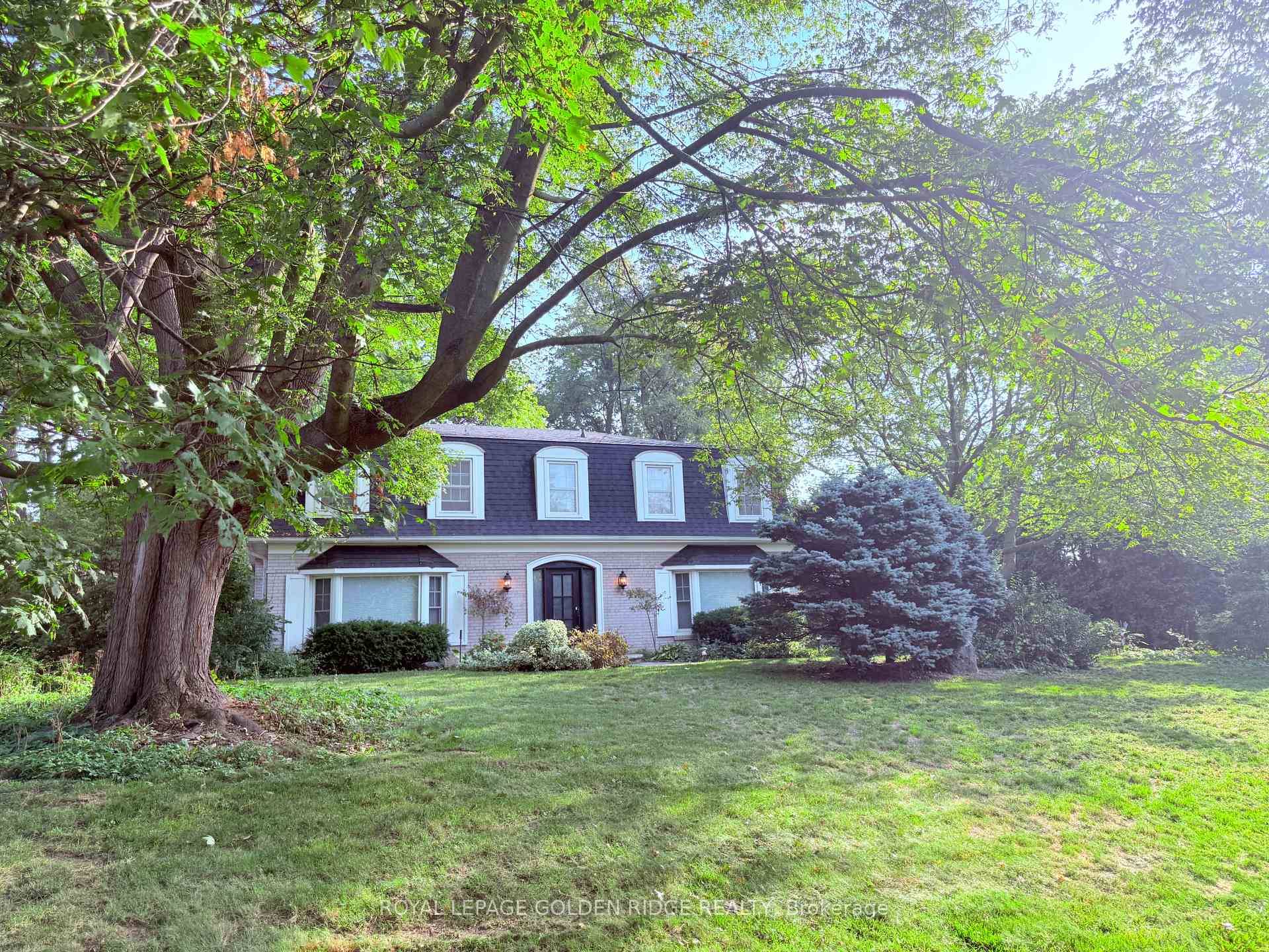 Luxurious 4 Br Hm In Morrison, Se Oakville.