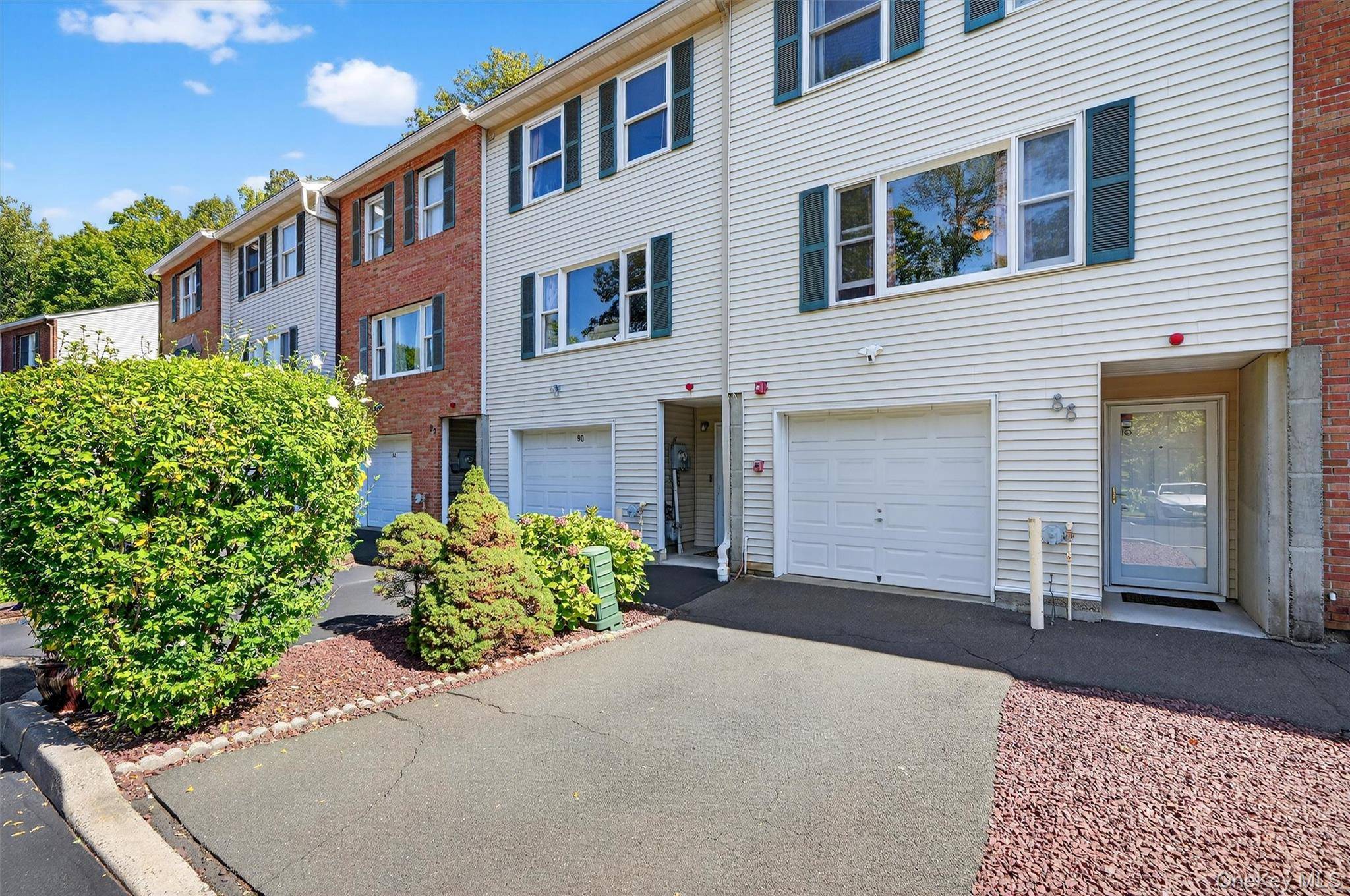 Beautiful Townhouse in Clarkstown s most desirable townhouse communities !