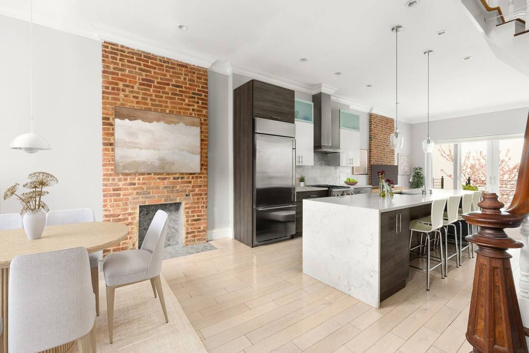Located at the crossroads of Clinton Hill and Bedford Stuyvesant, 435A Classon Avenue is a thoughtfully renovated two family townhouse configured as an owner's upper triplex over a garden level ...